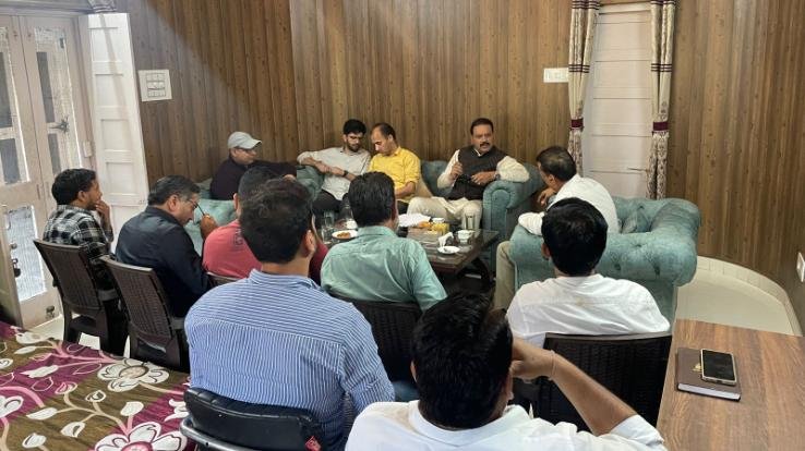 Indora_MLA_Malendra_Rajan_held_a_review_meeting_on_the_development_works_of_the_Public_Works_Department.