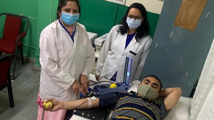 अतिरिक्त उपायुक्त ने 34वीं बार किया रक्तदान