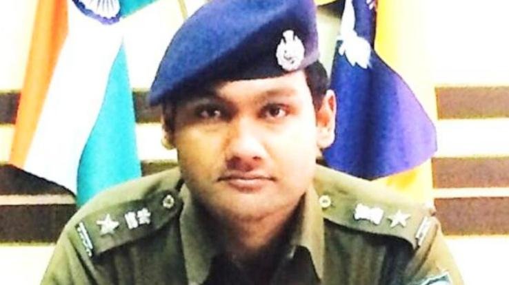 होम क्वारेनटाईन के नियमों का पालन सुनिश्चित बना रही पुलिस 