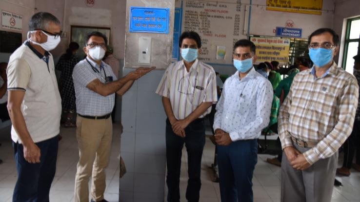 बिलासपुर अस्पताल में सेनेटाइज करने के लिए ऑटो सेंसर यंत्र की स्थापना
