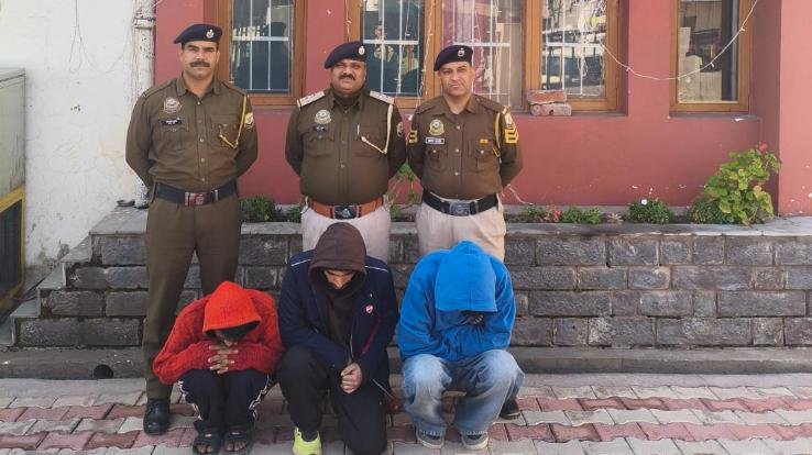 Solan_3_youths_arrested_with_18.59_grams_of_heroin_during_a_blockade