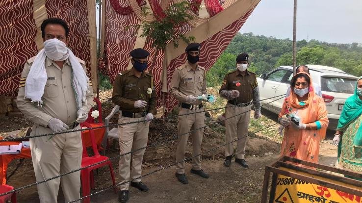 जिला कांग्रेस अध्यक्षा ने कोरोना योद्धाओं को किया सम्मानित 