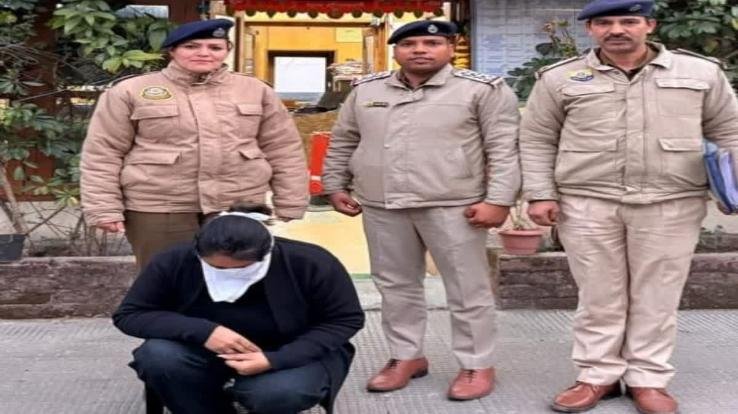 Shimla_police_arrested_a_woman_for_cheating_people_of_Rs_25_lakh_on_the_pretext_of_sending_them_abroad.