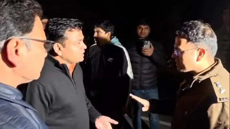 Himachal_After_high-voltage_drama_Delhi_Police_leaves_with_the_three_accused.