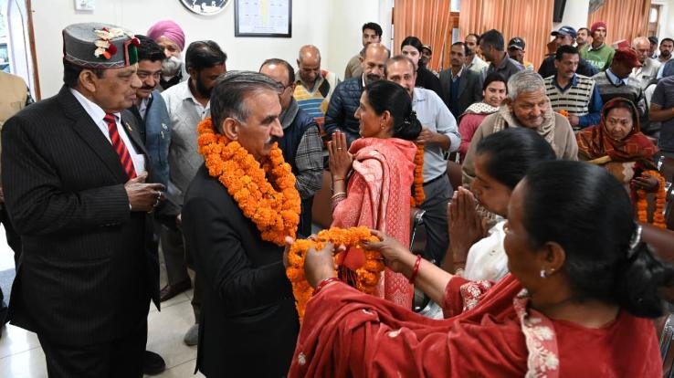 Solan: A delegation from Kandaghat area met CM Sukhu