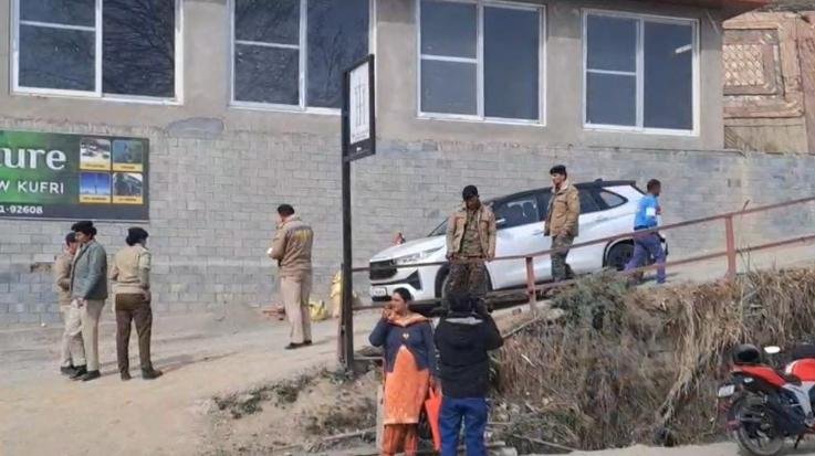  Haryana-Congress-MLAs-met-with-CM-Sukhu's-political-advisor-police-deployed-entry-restricted-for-outsiders