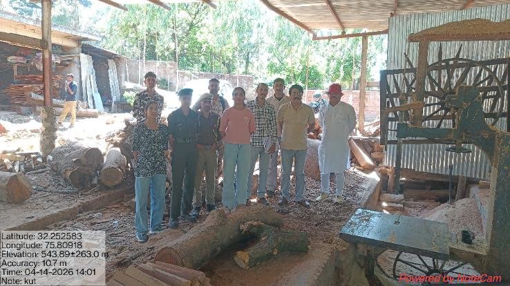 Indora: Forest department takes major action against illegal wood storage, saw machine seized