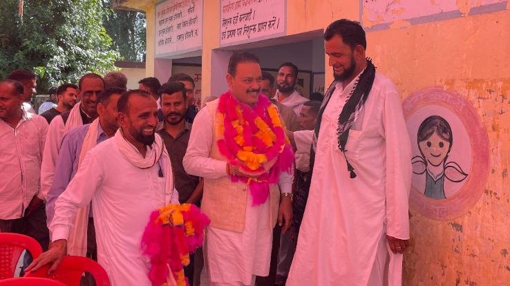 Indora: MLA Malendra Rajan listened to the problems in the public dialogue program, said development is the priority.