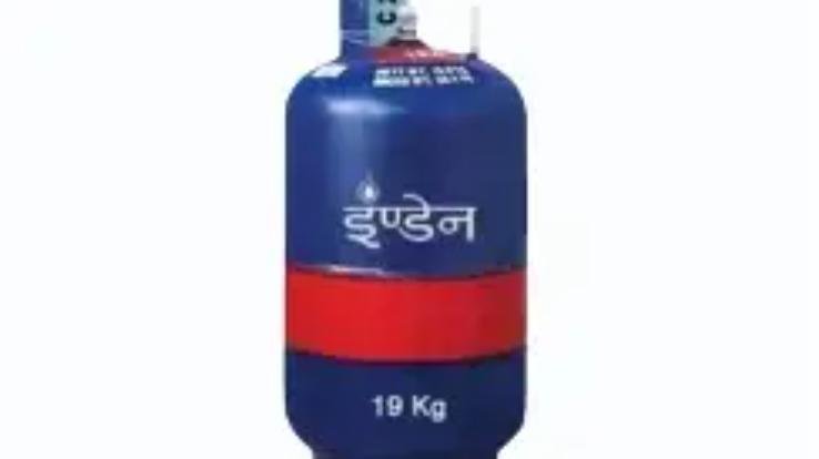 Commercial LPG cylinder becomes cheaper by ₹183.50; aviation fuel prices also reduced.