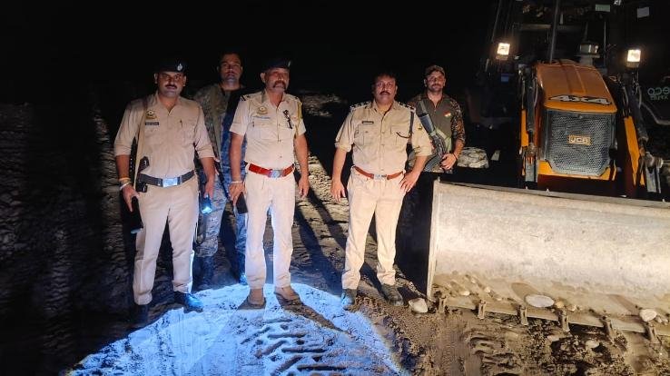  Noorpur police take action against illegal mining mafia; one JCB and two multi-axle trucks seized.