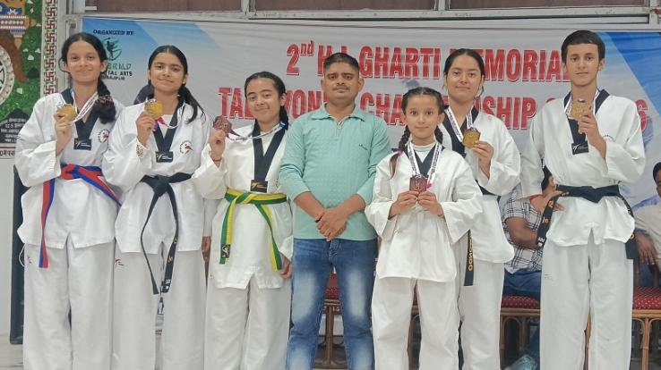  Kangra: Six students from the Taekwondo Academy, Khundian, brought glory to Himachal at a Taekwondo competition in Chandigarh.