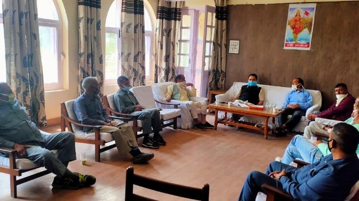 प्रदेश भाजपा उपाध्यक्ष के समक्ष रखी अपनी समस्याएं 