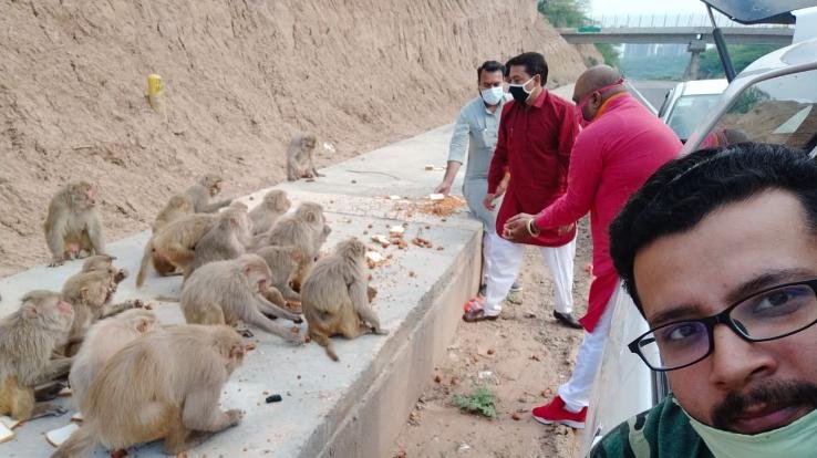 उनके आस पास नहीं रहे कोई भूखा, ध्यान रख रहे अंकुश गुप्ता व उनकी टीम