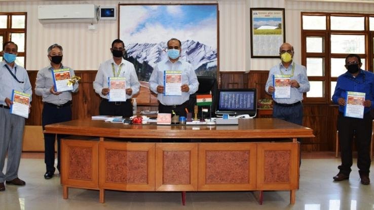 सोलन जिला की 3630.22 करोड़ रुपए की वार्षिक ऋण योजना का विमोचन