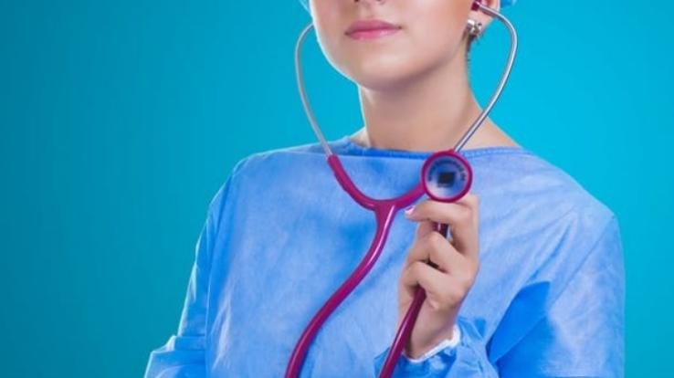 तीन वर्ष का कार्यकाल पूरा करने के बावजूद भी नियमित नहीं हुईं स्टाफ नर्स