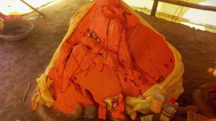 सायरी घाट में भूमि से प्रकट हुई भगवान की अनेक प्रतिमाएं