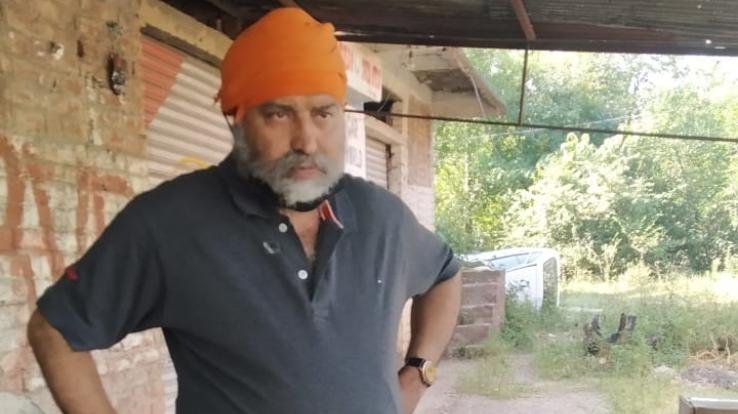 साईं मार्किट टिक्कर डिडवीं में पकड़ा गया संदिग्ध व्यक्ति