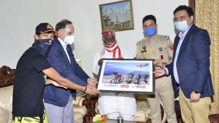 साइकिलिंग एसोसिएशन के अध्यक्ष ने राज्यपाल से की भेंट