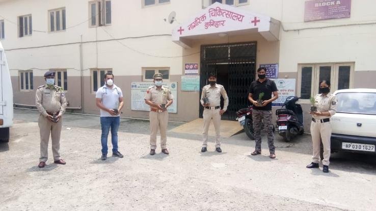 विश्व पर्यावरण दिवस पर हॉस्पिटल परिसर में लगाए पौधे 