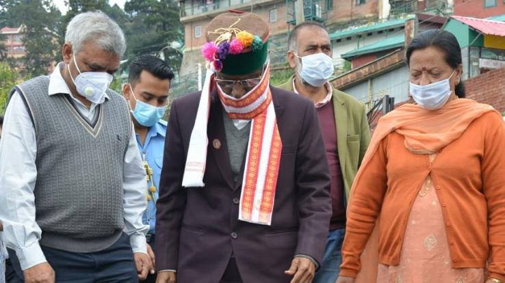 राज्यपाल ने किया पौधरोपण