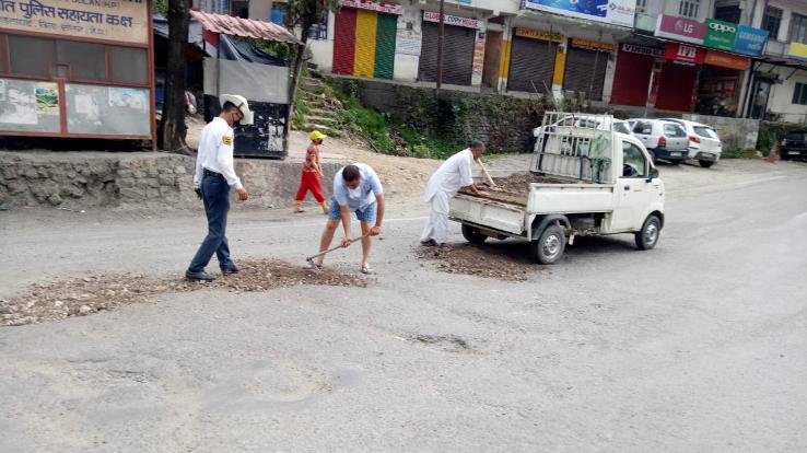  टारिंग की गुणवत्ता पर उठे सवाल