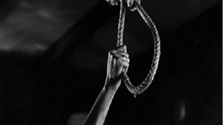 गर्भवती महिला ने फंदा लगा कर की आत्महत्या