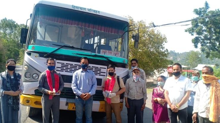 HRTC के बस चालक व परिचाल को किया सम्मानित