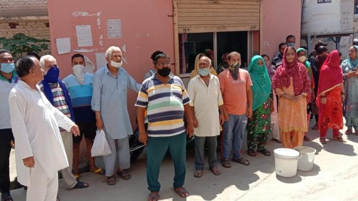 जल शक्ति विभाग के खिलाफ लोगों ने किया रोष प्रदर्शन