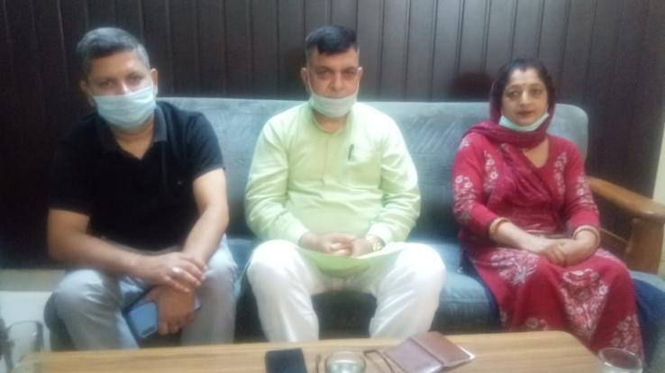 पांच गुना अधिक कीमत पर खरीदे गए सेनिटाइजर