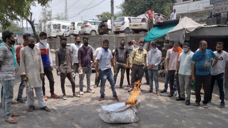 बिलासपुर में युवा नेता आशीष ठाकुर के नेतृत्व में चीन सरकार का पुतला दहन