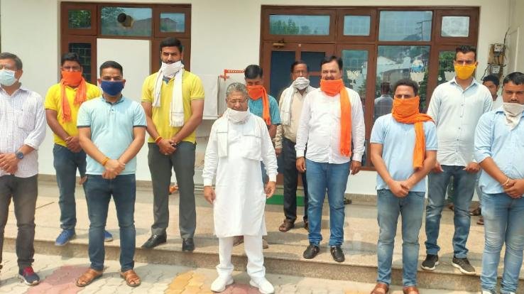 भाजयुमो बिलासपुर के नवनियुक्त पदाधिकारियों ने विधायक से की मुलाक़ात