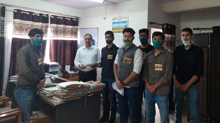 ABVP ने उठाई मानव भारती के छात्रों को शीघ्र स्थानांतरित किए जाने कि मांग 