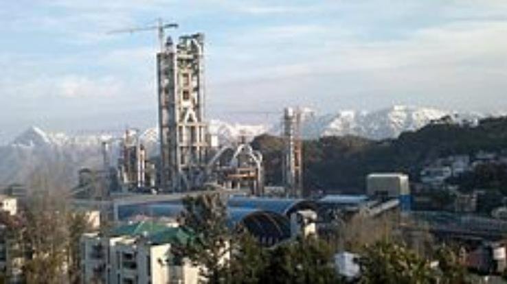 स्थानीय लोगों के लिए दिक्कते पैदा कर रही पत्थरों की ढुलाई के लिए लगाई कन्वेयर बेल्ट 