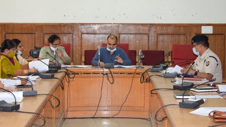 उपायुक्त ने सभी विद्यालयों में सूचना पट्ट पर छात्रवृत्ति योजनाओं की जानकारी अंकित करने के दिए निर्देश