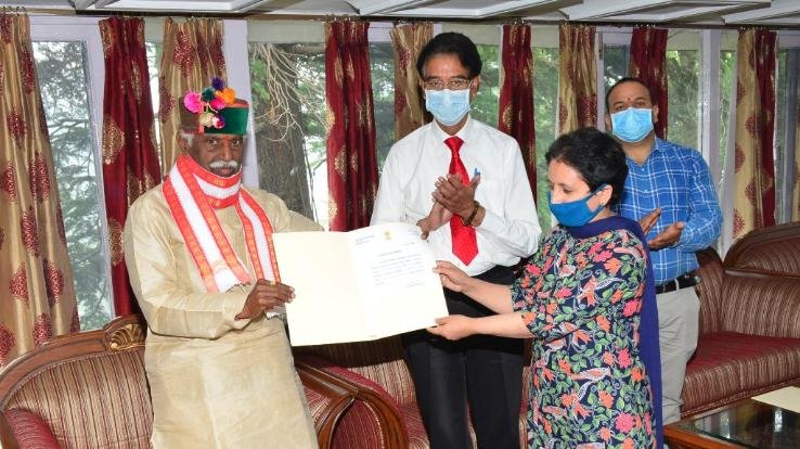 राज्यपाल ने चिकित्सक किए सम्मानित