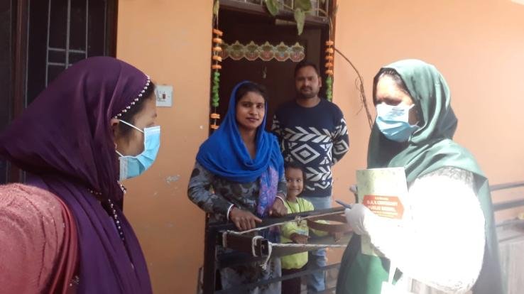 कोरोना योद्धा की भूमिका बढ़-चढ़कर निभा रहे आंगनवाड़ी कार्यकर्ता