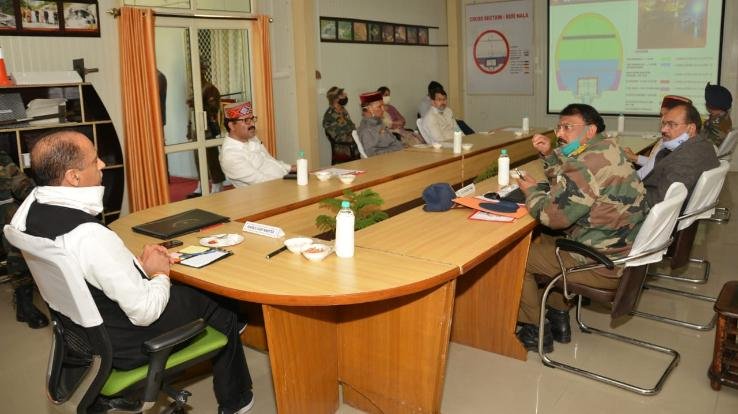 मुख्यमंत्री ने बीआरओ के वरिष्ठ अधिकारियों के साथ की बैठक