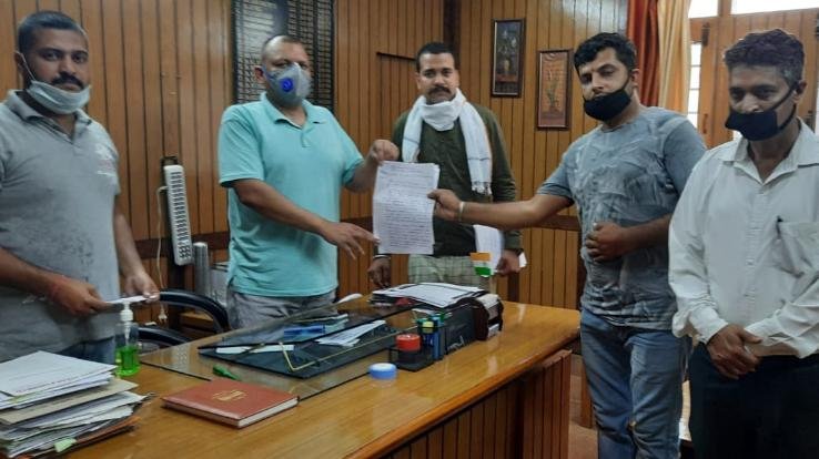 ऑनलाइन डिमांड के कारण ट्रक ऑपरेटरों को हो रही परेशानी