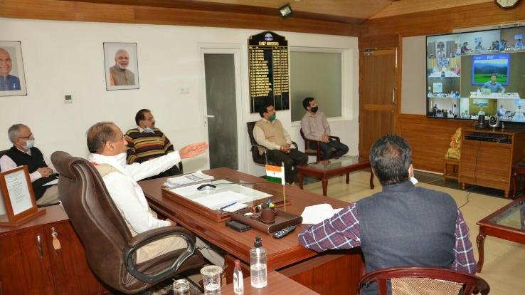 मुख्यमंत्री ने उपायुक्तों और खण्ड विकास अधिकारियों के साथ की वीडियो काॅन्फ्रेंसिंग