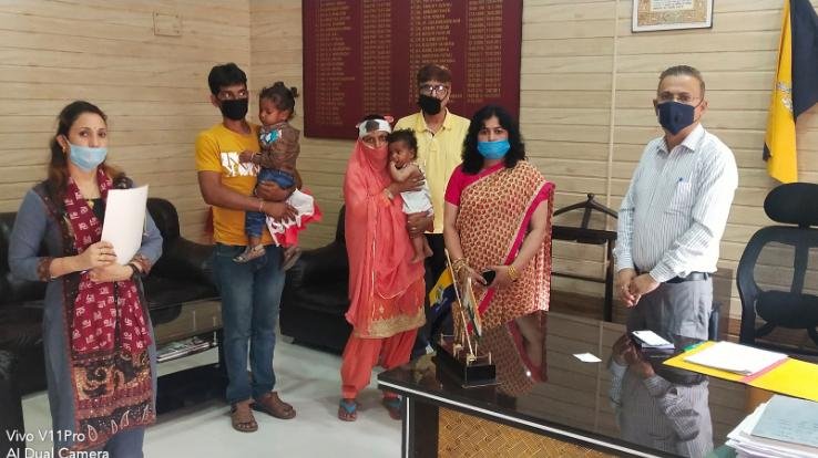 ससुर द्वारा बहु की मारपीट का वीडियो वायरल, महिला की सहायता करने के लिए आगे आई लाडली फाउंडेशन