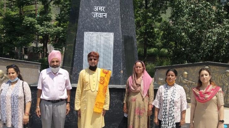 परमवीर चक्र विजेता कैप्टन विक्रम बत्रा की पुण्यतिथि पर बिलासपुर की संस्थाओं ने दी पुष्पांजली