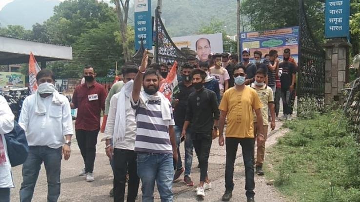 त्युंन सरयून धार के लोगों के साथ लगातार खिलवाड़ कर रही प्रदेश सरकार : आशीष ठाकुर