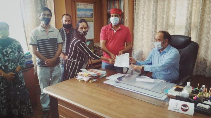 निजी स्कूलों की मनमानी लूट को लेकर भड़का छात्र अभिभावक मंच