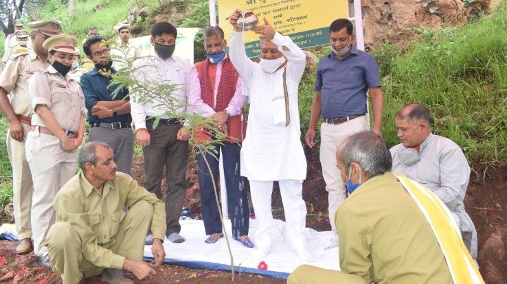 सिहडा में 71वें वन मण्डल स्तरीय वन महोत्सव पर पौधरोपण कार्यक्रम आयोजित  