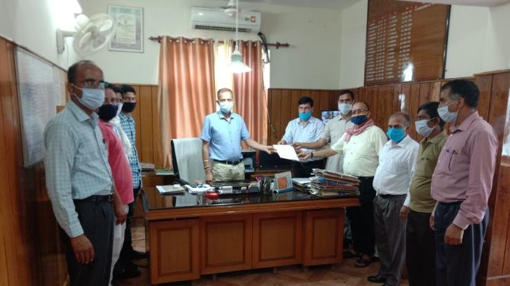 अराजपत्रित कर्मचारी महासंघ ने 'सरकार जगाओ अभियान' के अंतर्गत सौंपा ज्ञापन 