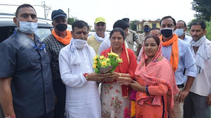 खाद्य मंत्री राजेन्द्र गर्ग का घुमारवीं के लोगों ने किया जोरदार स्वागत