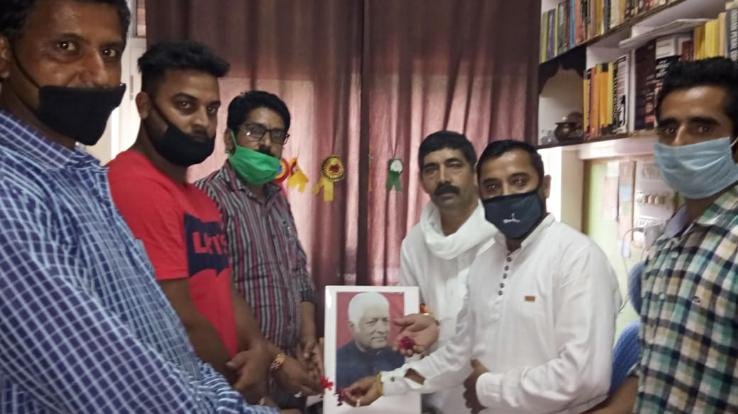 ब्लॉक कांग्रेस कमेटी अर्की ने डॉ. परमार की जयंती पर श्रद्धासुमन किए अर्पित 