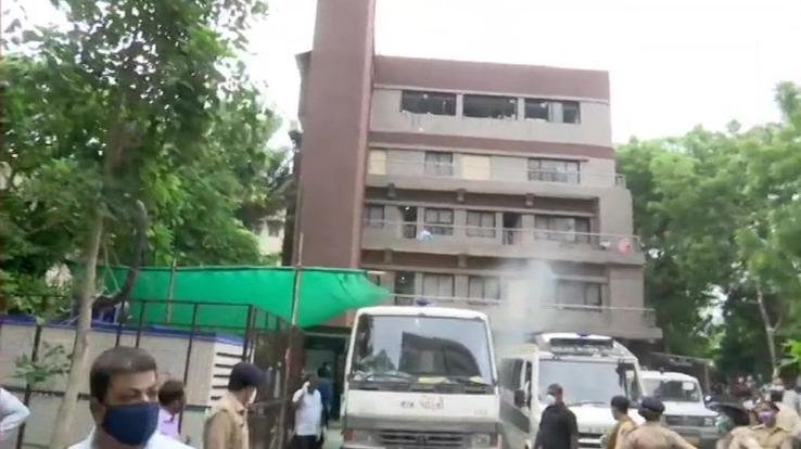 अहमदाबाद के कोविड अस्पताल में आग, 8 कोरोना मरीजों की मौत, PM ने जताया दुख 