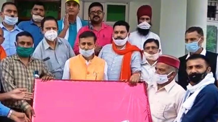 नगर सुधार समिति ने खाद्य मंत्री राजेंद्र गर्ग को किया सम्मानित