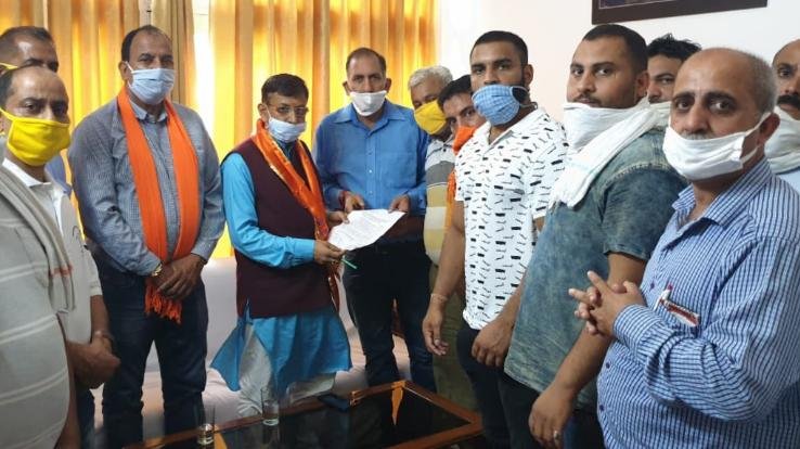 खाद्य एवं आपूर्ति मंत्री राजेंद्र गर्ग से मिला निजी बस आपरेटरों का प्रतिनिधि मंडल